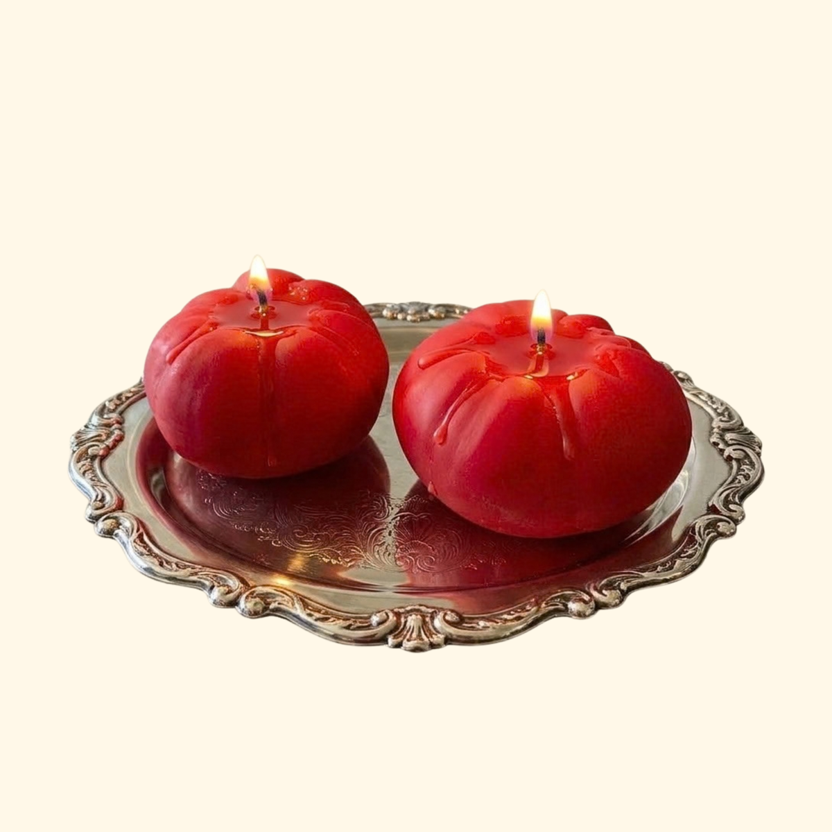 candele pomodori rosso accese